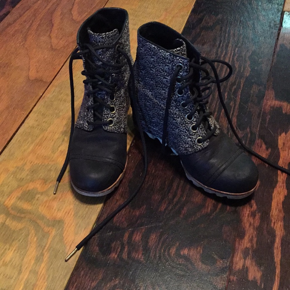 Wedge boots